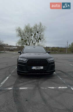 Позашляховик / Кросовер Audi Q7 2017 в 