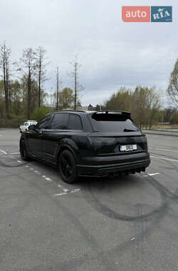 Позашляховик / Кросовер Audi Q7 2017 в 