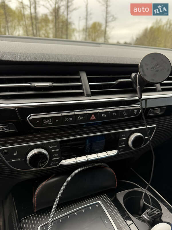 Внедорожник / Кроссовер Audi Q7 2017 в Буче