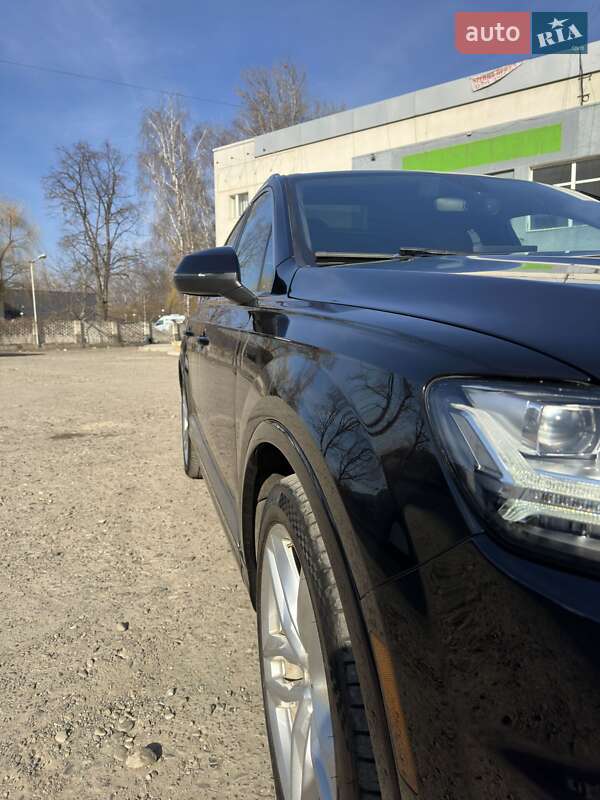 Внедорожник / Кроссовер Audi Q7 2017 в Черновцах