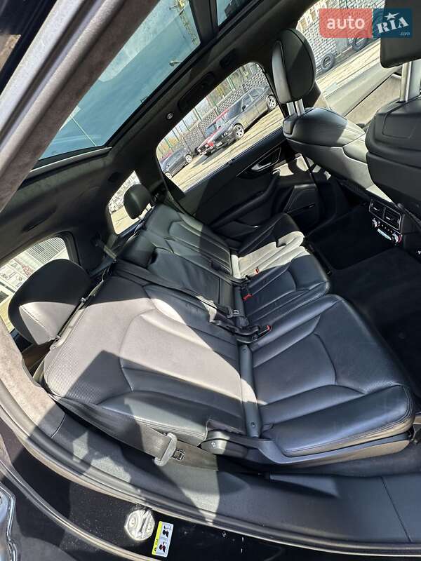 Внедорожник / Кроссовер Audi Q7 2017 в Черновцах