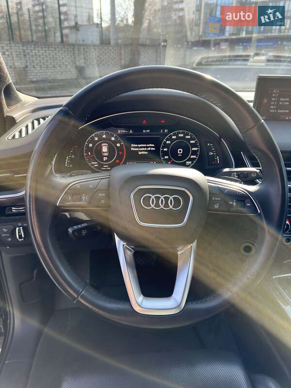 Внедорожник / Кроссовер Audi Q7 2017 в Черновцах