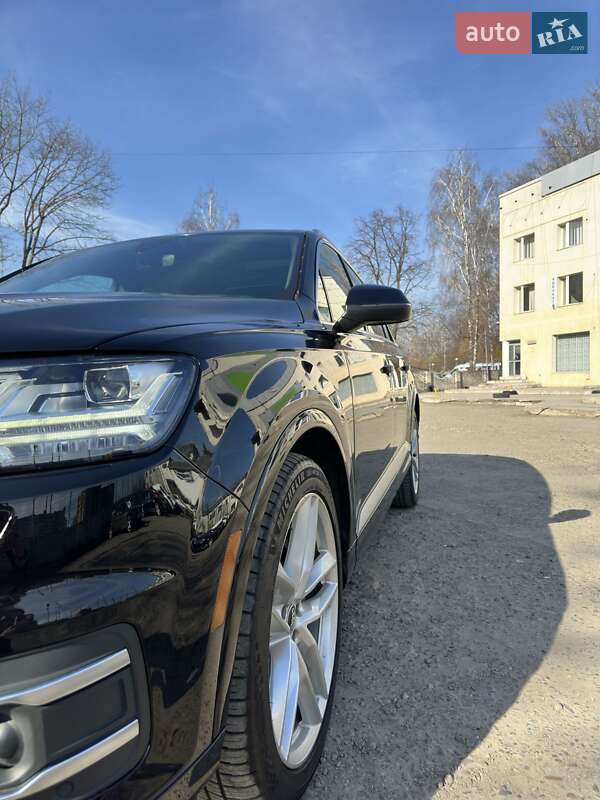 Внедорожник / Кроссовер Audi Q7 2017 в Черновцах