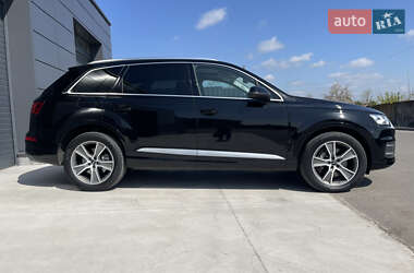 Позашляховик / Кросовер Audi Q7 2017 в 