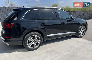 Позашляховик / Кросовер Audi Q7 2017 в 