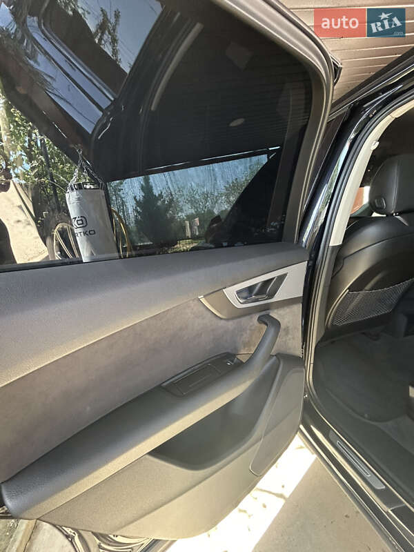 Внедорожник / Кроссовер Audi Q7 2015 в Виноградове