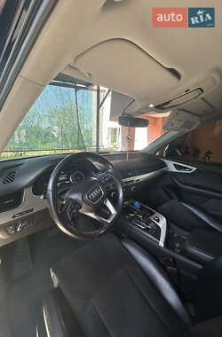 Внедорожник / Кроссовер Audi Q7 2015 в 