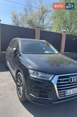 Внедорожник / Кроссовер Audi Q7 2017 в 