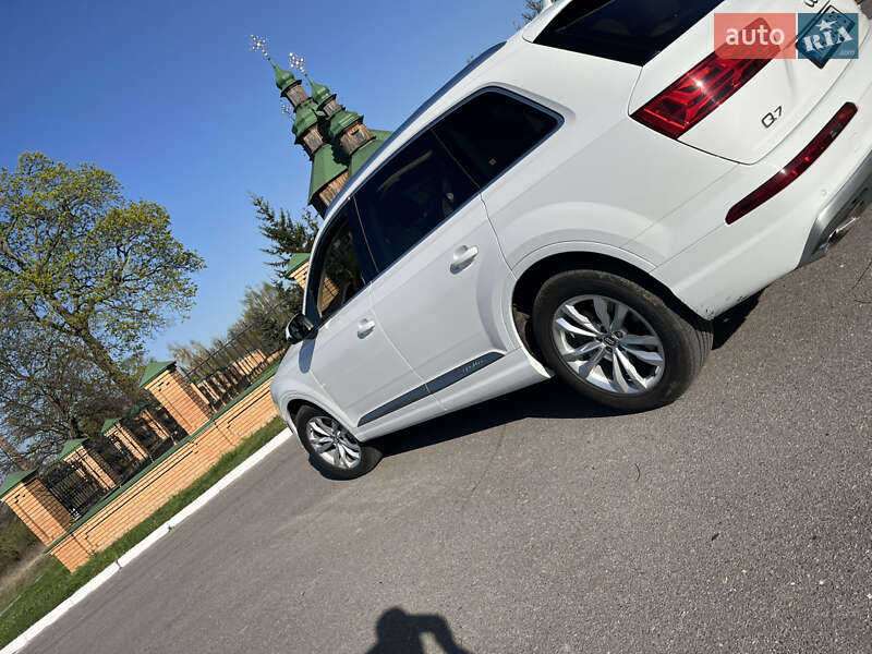 Позашляховик / Кросовер Audi Q7 2016 в Києві фото 12 Позашляховик / Кросовер Audi Q7 2016 в Києві