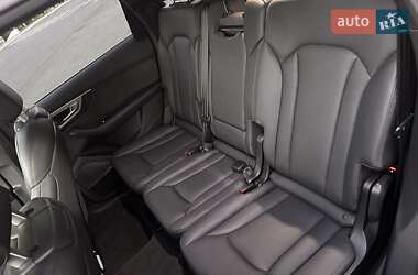 Внедорожник / Кроссовер Audi Q7 2018 в 