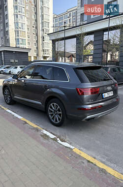 Внедорожник / Кроссовер Audi Q7 2018 в 