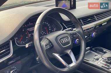 Внедорожник / Кроссовер Audi Q7 2017 в 