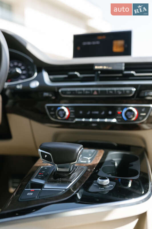 Позашляховик / Кросовер Audi Q7 2017 в Львові
