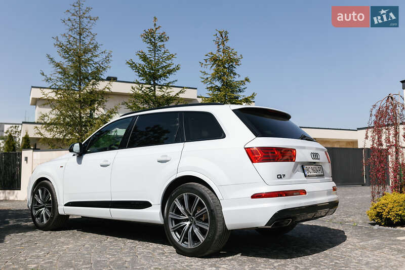 Позашляховик / Кросовер Audi Q7 2017 в Львові