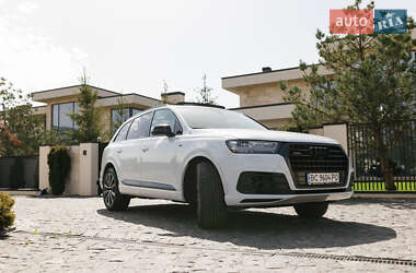 Внедорожник / Кроссовер Audi Q7 2017 в 