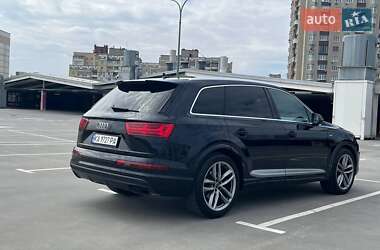 Внедорожник / Кроссовер Audi Q7 2015 в 