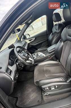 Внедорожник / Кроссовер Audi Q7 2015 в 