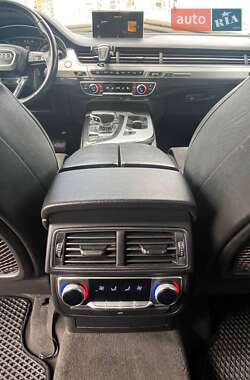 Внедорожник / Кроссовер Audi Q7 2015 в 