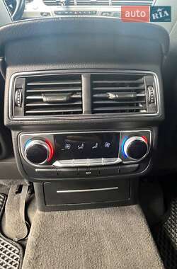 Внедорожник / Кроссовер Audi Q7 2015 в 