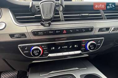 Внедорожник / Кроссовер Audi Q7 2015 в 