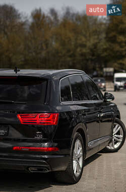 Позашляховик / Кросовер Audi Q7 2015 в 