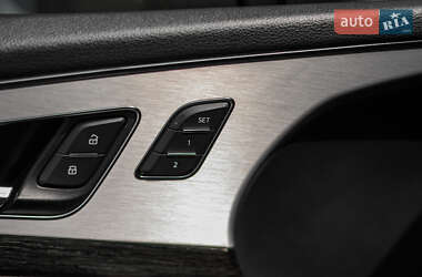 Позашляховик / Кросовер Audi Q7 2015 в 