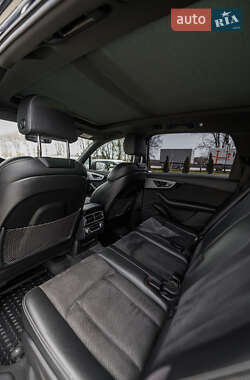 Позашляховик / Кросовер Audi Q7 2015 в 