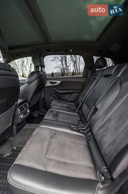 Позашляховик / Кросовер Audi Q7 2015 в 