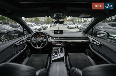 Позашляховик / Кросовер Audi Q7 2015 в 