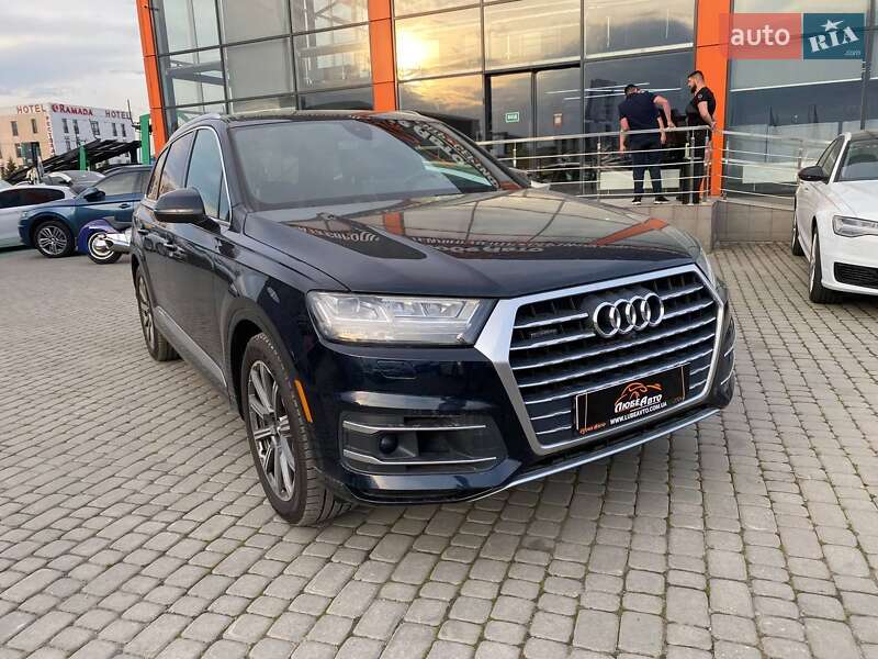 Внедорожник / Кроссовер Audi Q7 2016 в 