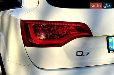 Позашляховик / Кросовер Audi Q7 2012 в 