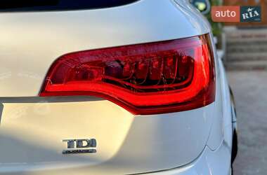 Позашляховик / Кросовер Audi Q7 2012 в 