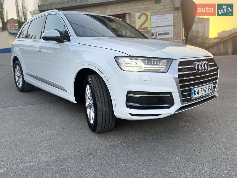 Внедорожник / Кроссовер Audi Q7 2019 в 