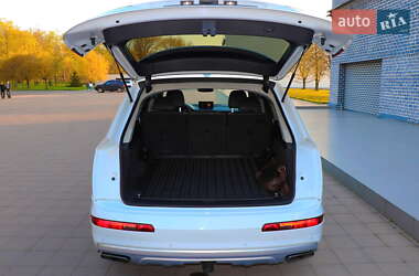 Внедорожник / Кроссовер Audi Q7 2017 в 