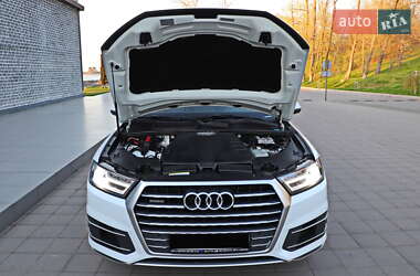 Внедорожник / Кроссовер Audi Q7 2017 в 