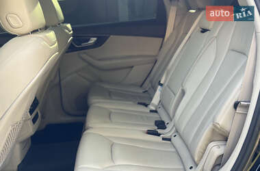 Внедорожник / Кроссовер Audi Q7 2017 в 
