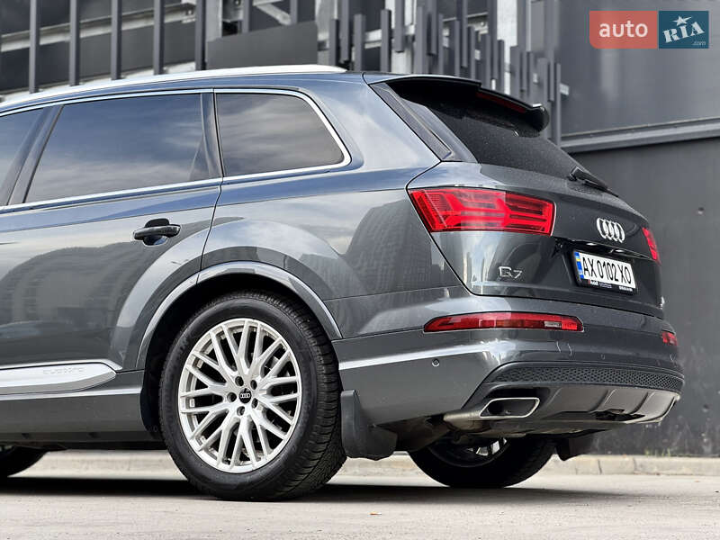 Позашляховик / Кросовер Audi Q7 2015 в Києві