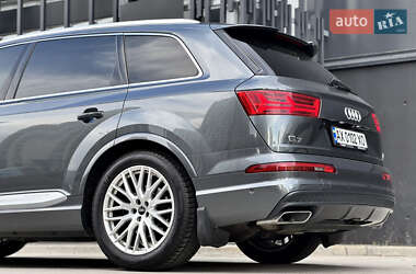 Внедорожник / Кроссовер Audi Q7 2015 в 