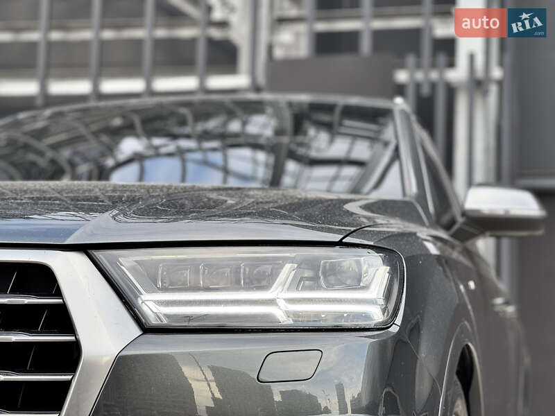 Позашляховик / Кросовер Audi Q7 2015 в Києві