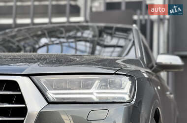 Внедорожник / Кроссовер Audi Q7 2015 в 