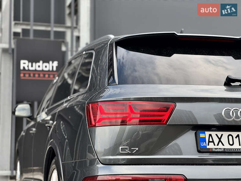 Позашляховик / Кросовер Audi Q7 2015 в Києві