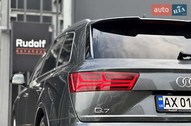 Внедорожник / Кроссовер Audi Q7 2015 в 