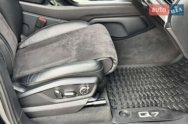 Внедорожник / Кроссовер Audi Q7 2015 в 