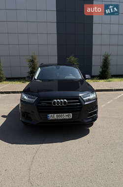 Внедорожник / Кроссовер Audi Q7 2017 в 