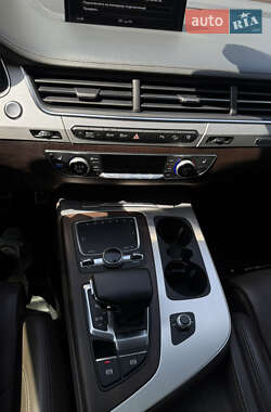 Внедорожник / Кроссовер Audi Q7 2017 в 