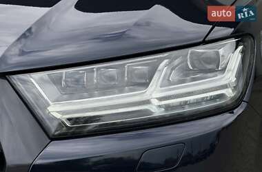 Внедорожник / Кроссовер Audi Q7 2016 в 