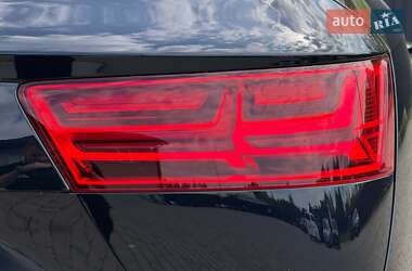 Внедорожник / Кроссовер Audi Q7 2016 в 