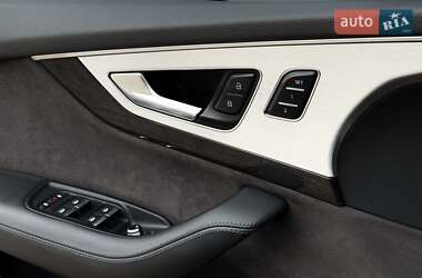 Внедорожник / Кроссовер Audi Q7 2016 в 