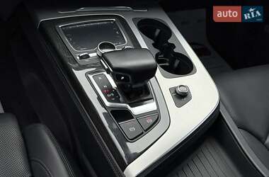 Внедорожник / Кроссовер Audi Q7 2016 в 
