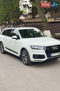 Внедорожник / Кроссовер Audi Q7 2016 в 